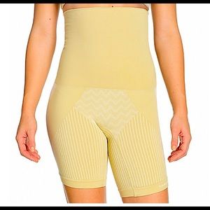 Sankom body short shaper xs